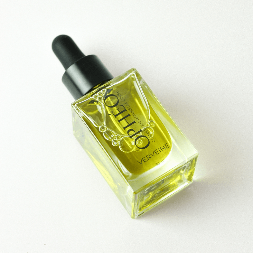 Flacon d'huile visage verveine OPHÉO, huile verveine visage apaisante et protectrice, idéal pour peaux sensibles et fragilisées.