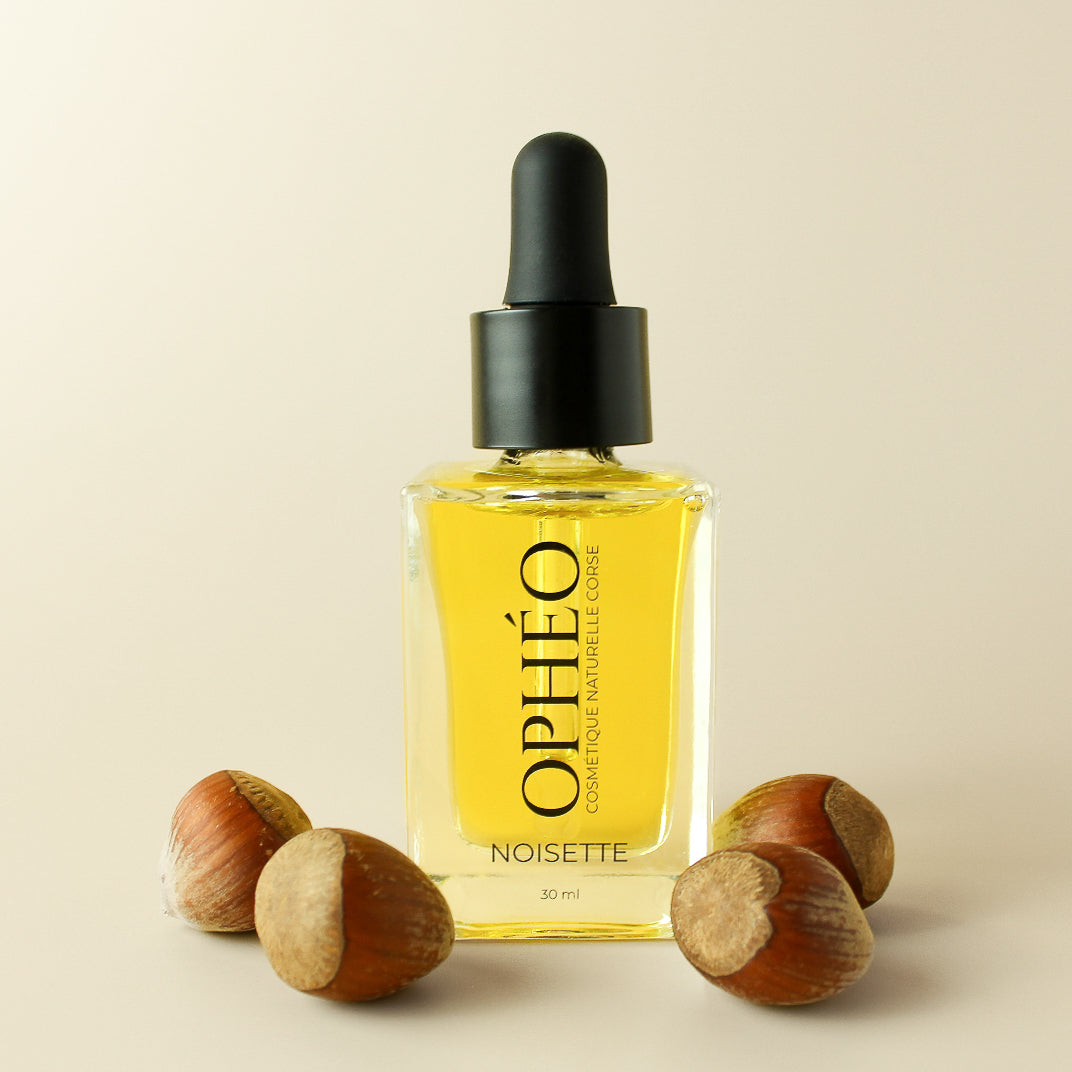 Flacon en verre d'huile noisette visage pour réguler le sébum de la peau et lutter contre les imperfections, adaptée aux peaux mixtes à grasses.